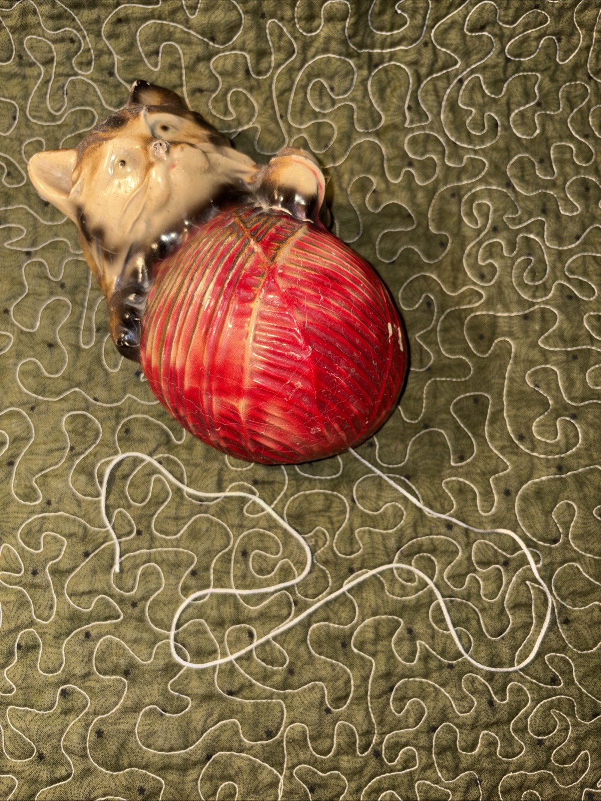 Vintage Chalkware Cat String Holder 6.5″ Unmarked Embroidery thread ball