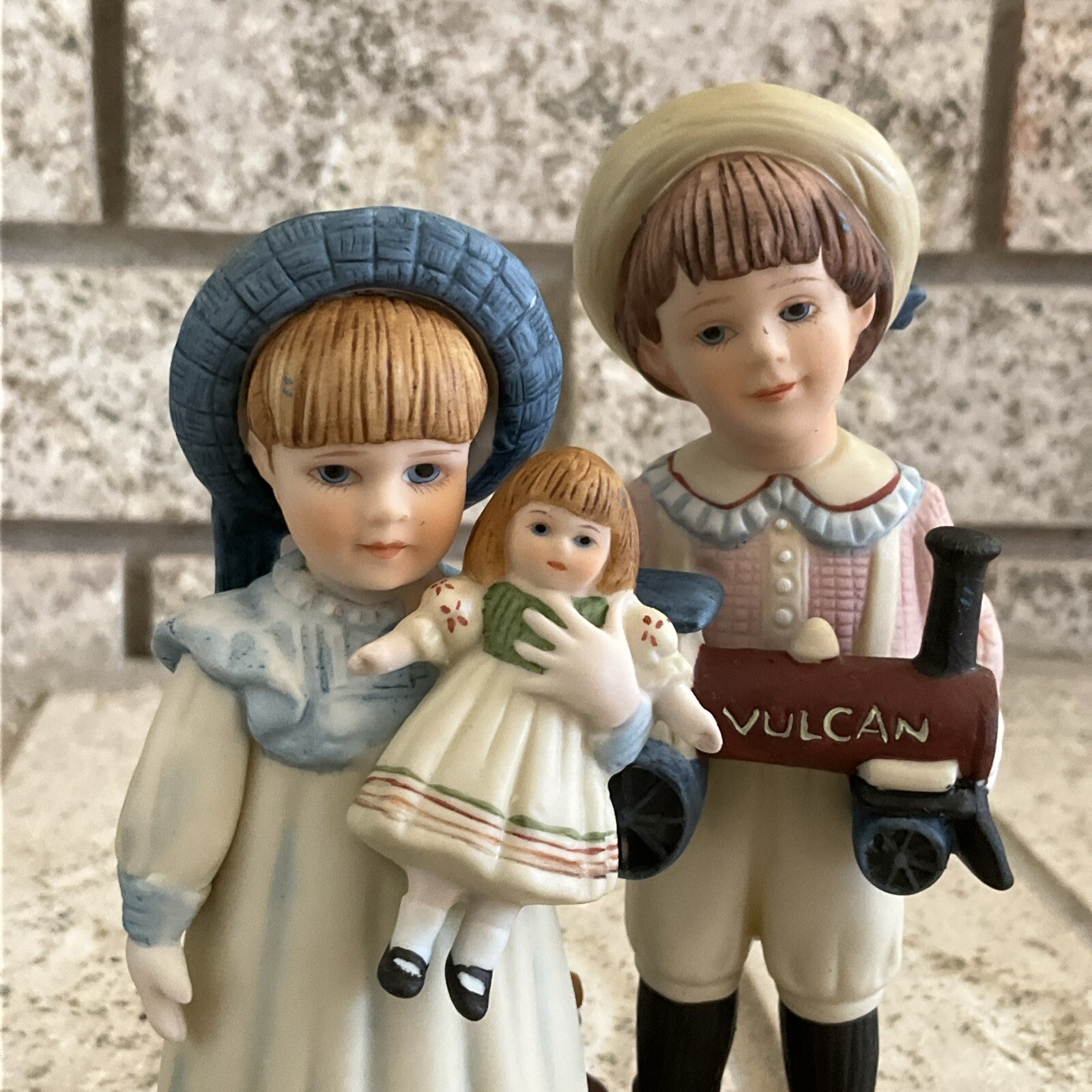Vintage Jan Hagara 5.5 In Figurine “SHARICE AND PARRY” 1982 Limited Edition