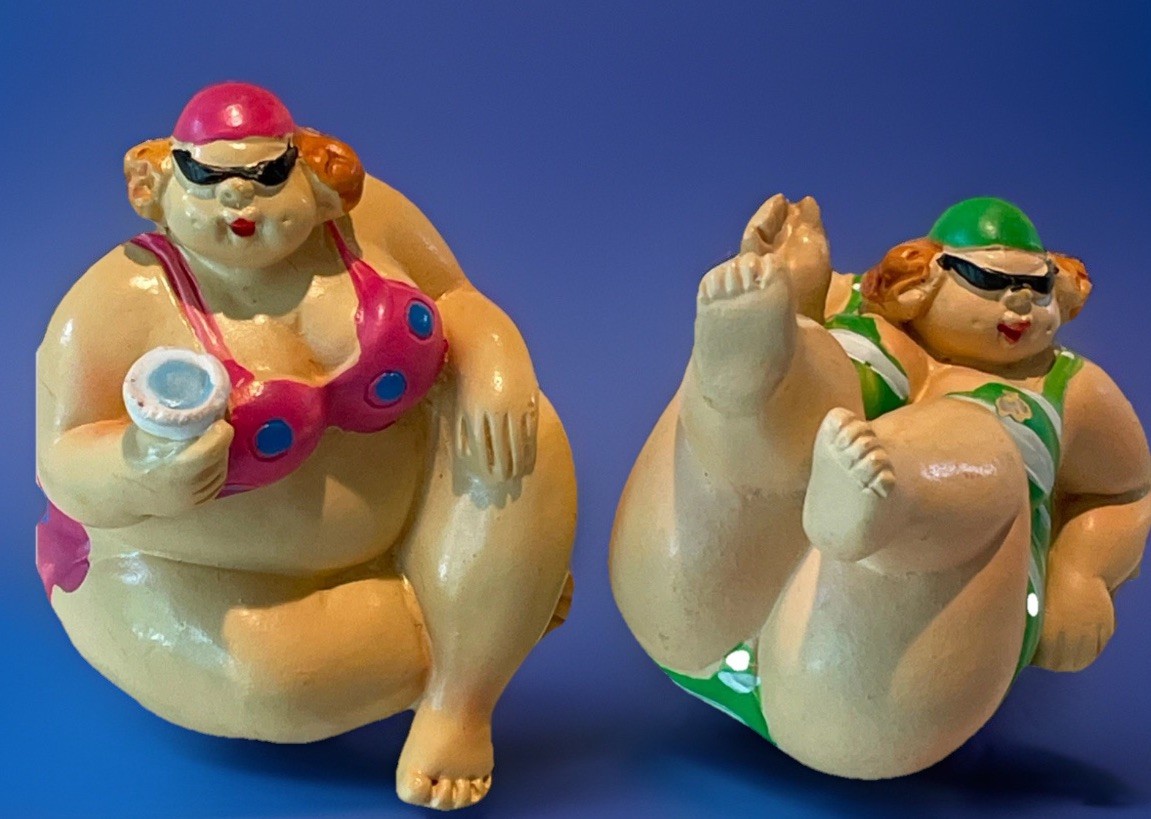 Beachcomber Lot of 2 Resin Figurine Voluptuous Swim Suit Ladies Discontinued