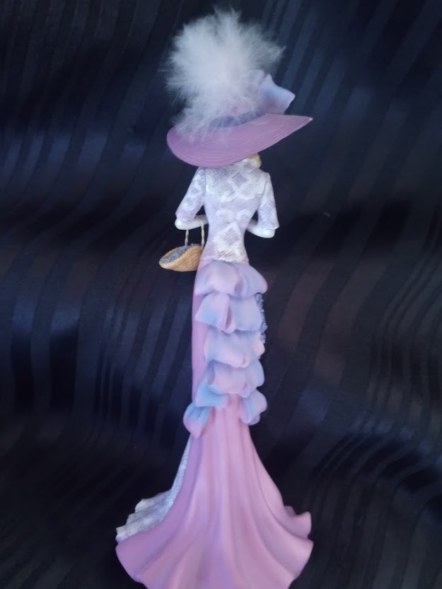 Thomas Kinkade ” Freedom In Fashion ” – Victorian Lady sculpture