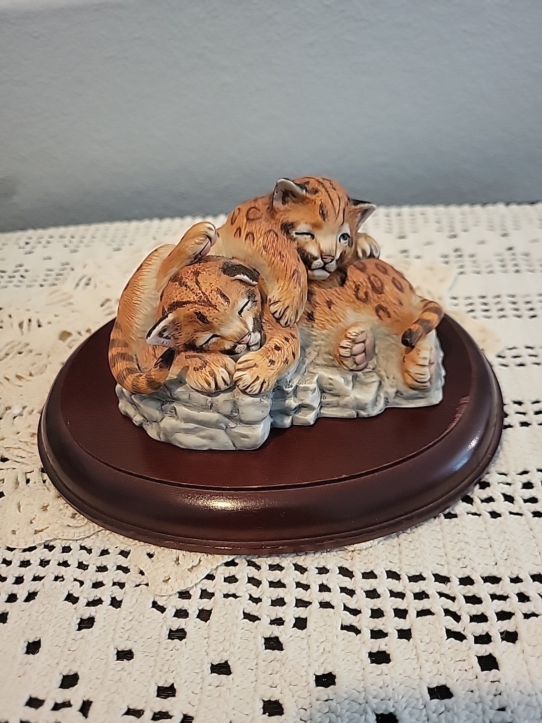 Vtg Lenox Nature’s Young “Played Out” Baby Leopards Figurine 1988 Display Stand