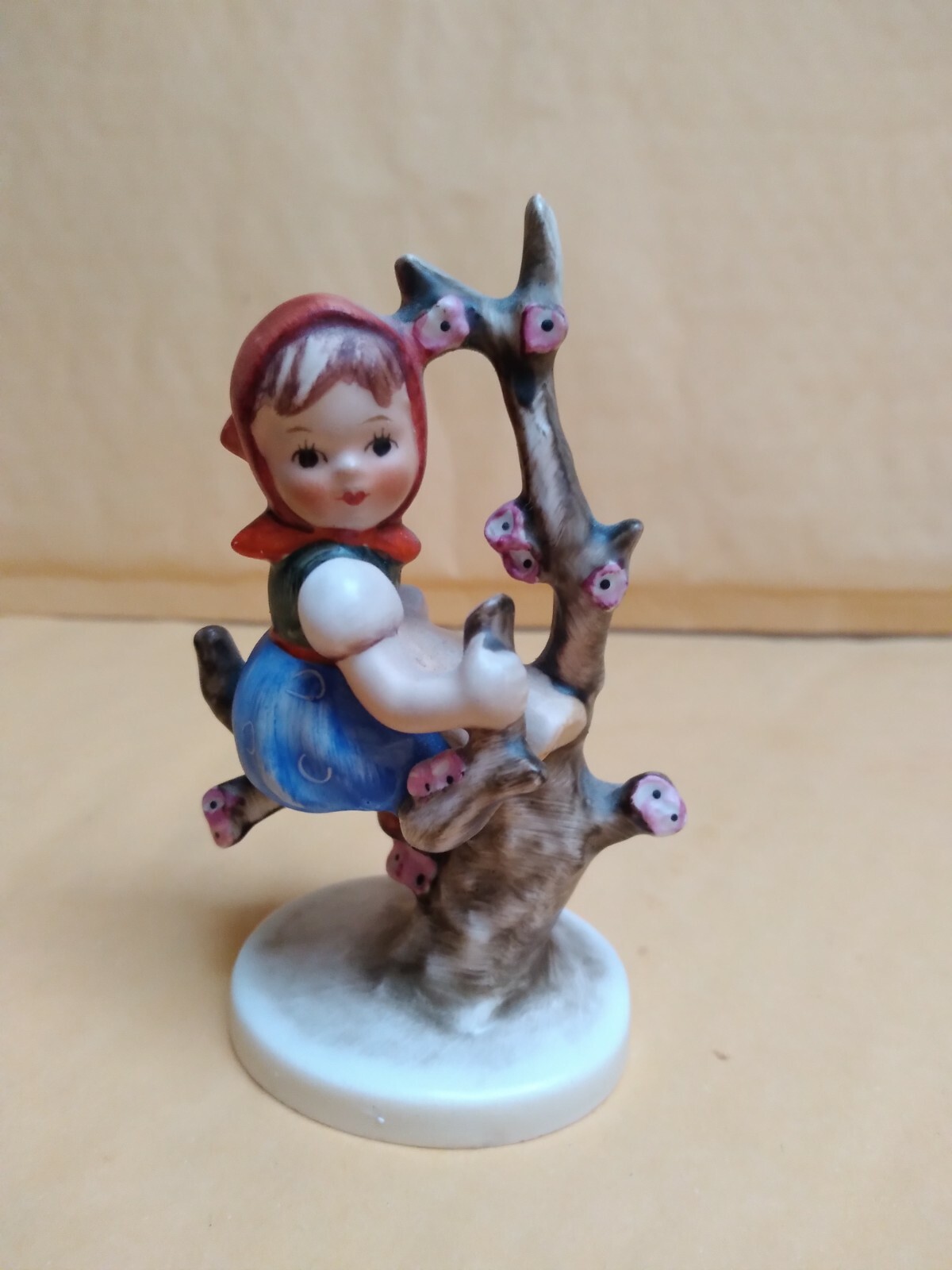 APPLE TREE GIRL HUMMEL GOEBEL 4″ (10 cm) TMK-5