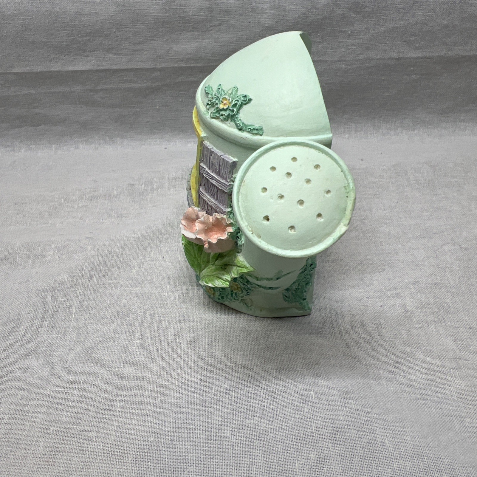 Russ Berrie Li’l Cozy Cottage Sculpstone Watering Can Cottage Bunnies Easter