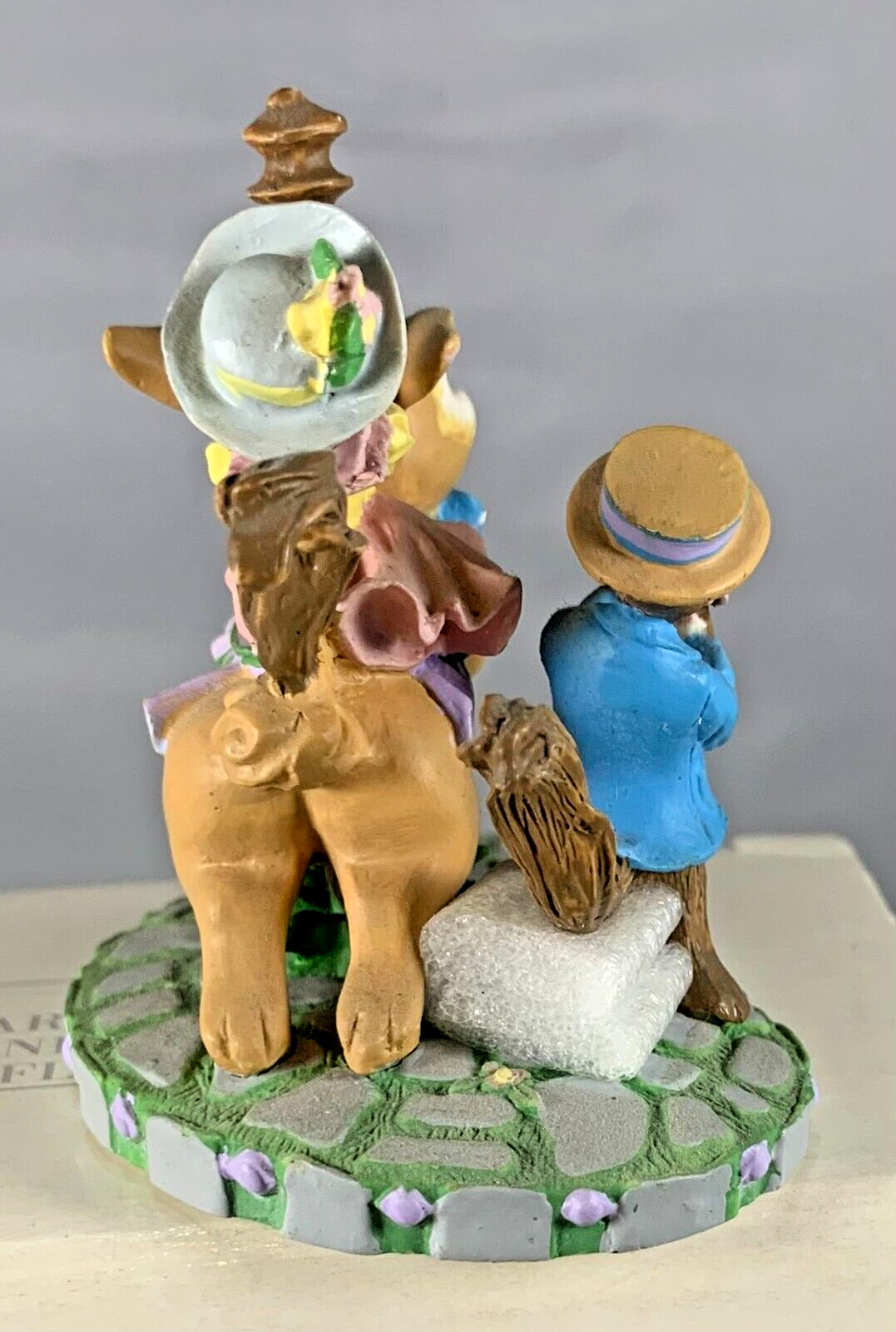 AVON CAROUSEL WONDERLAND MINIATURES COLLECTION “FLOWERS FOR A KISS”