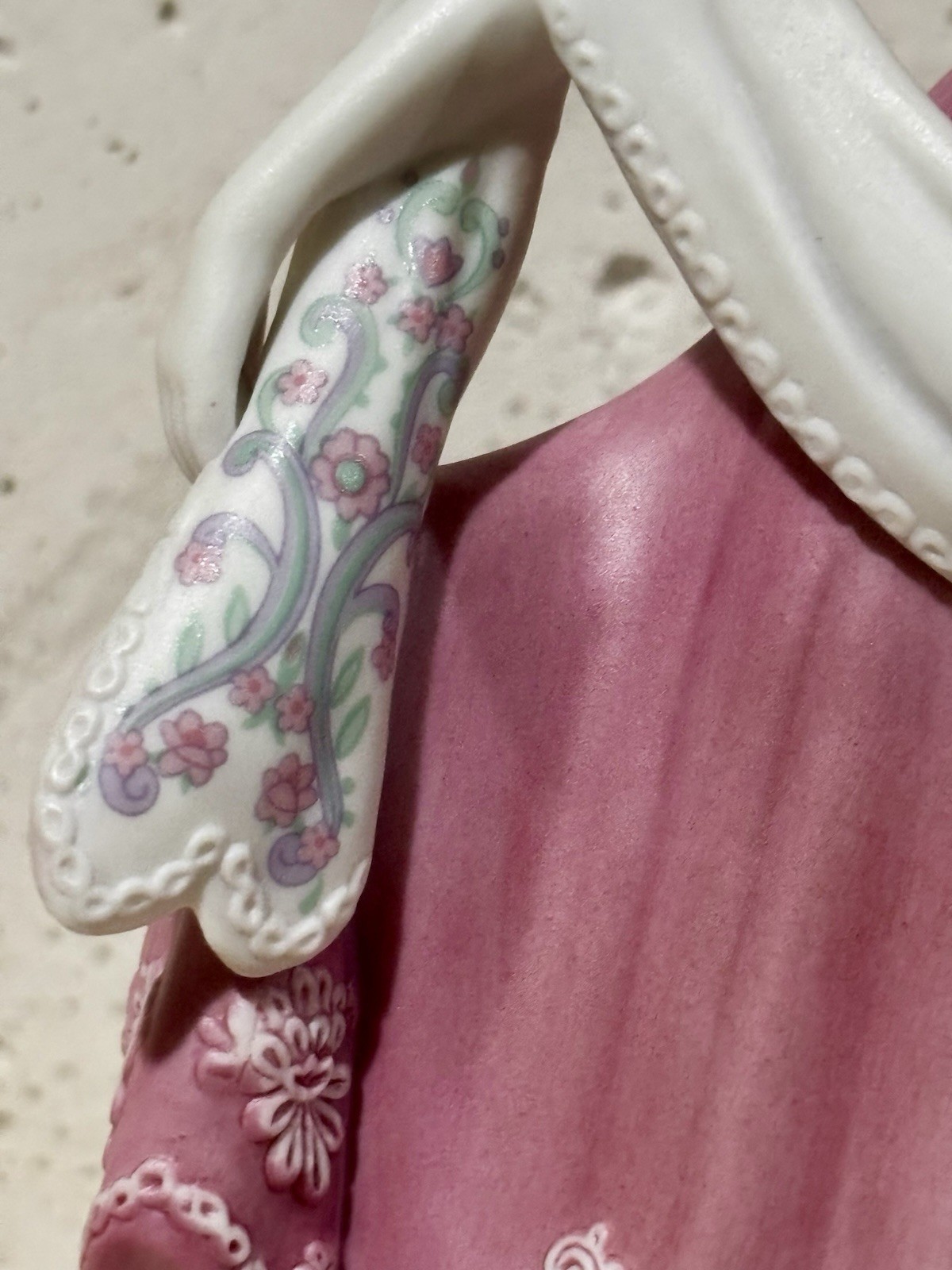 LENOX “Cinderella” fine porcelain figurine The Legendary Princesses Coll 9”tall