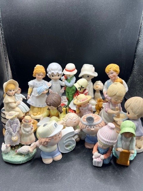Lot of 15 Porcelain Russ Jonathan David Avon J. Harara Hobbie Lobby Hallmark VGC