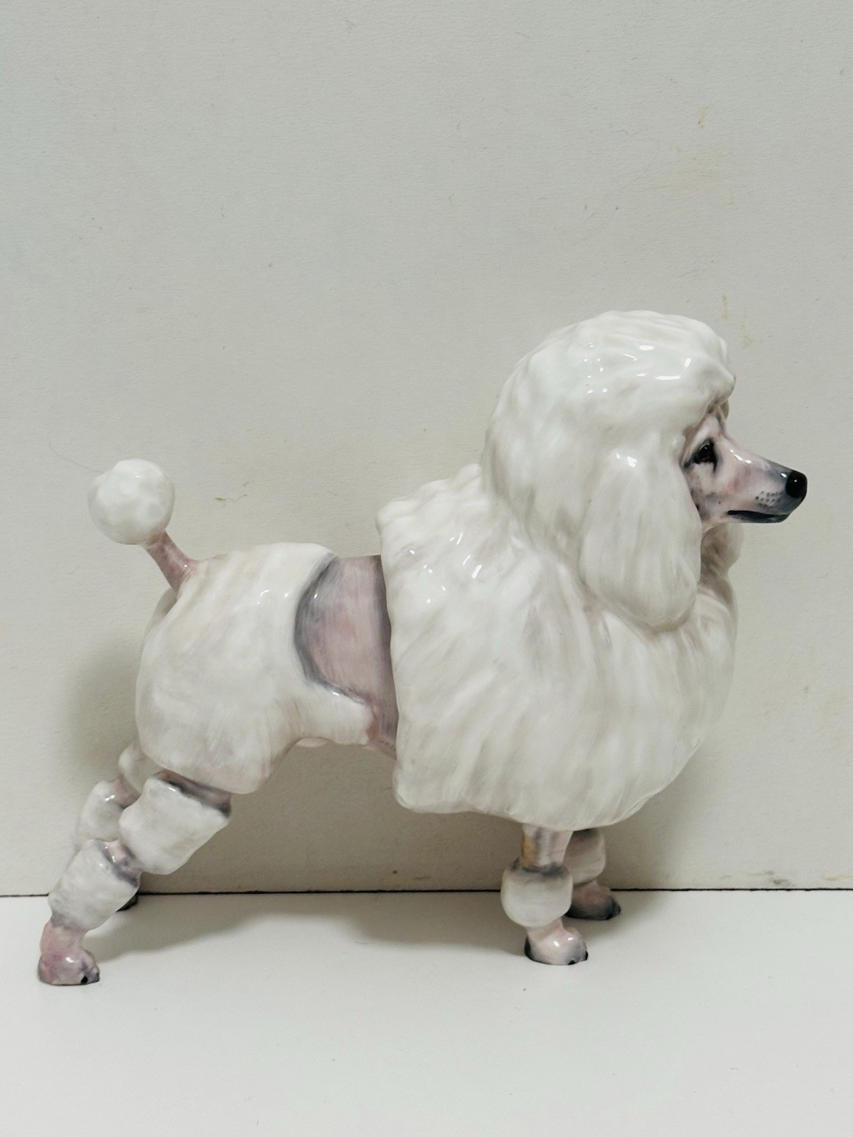 Vintage Royal Doulton Figurine French Poodle HN2631. 5.1/2 Inches. In 1952-1958