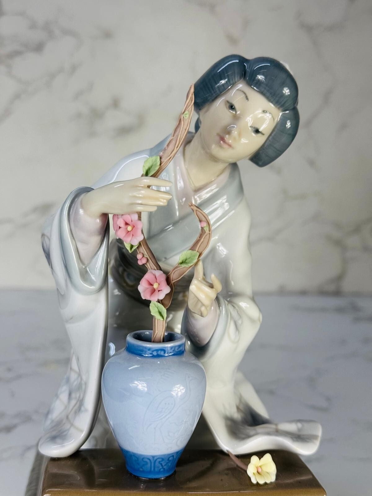 Lladro Japanese Geisha Flower Arranger Porcelain Figurine 4840