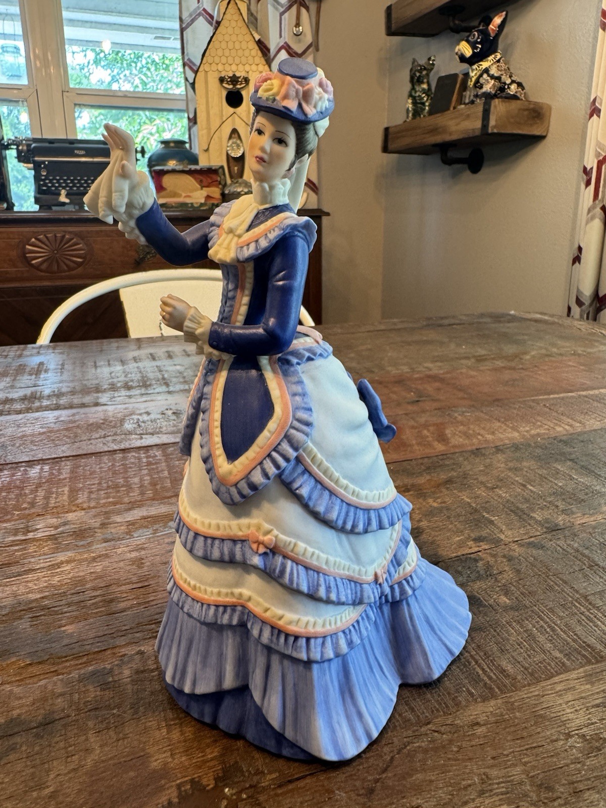 LENOX Fine Porcelain Lady Sculpture “Grand Tour” American Fashion Figurine 1986