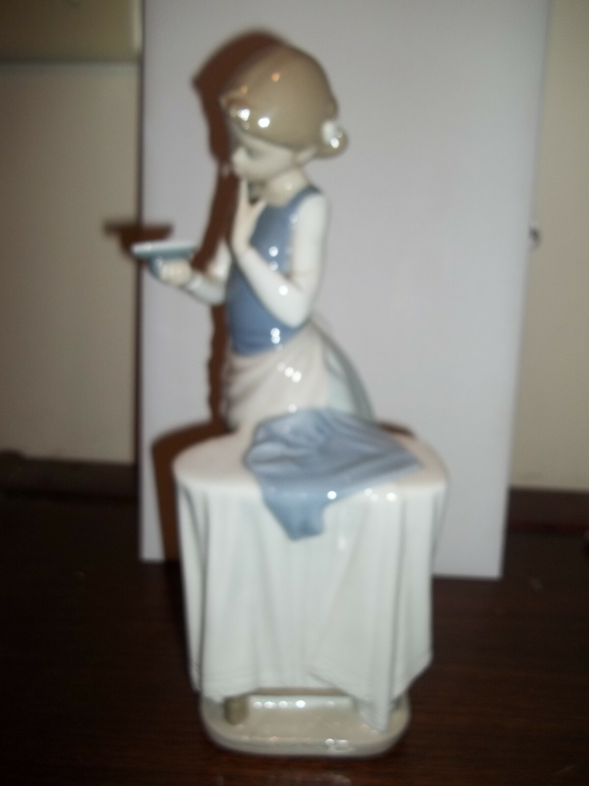 LLADRO #4981 10 1/2” “Girl Ironing” Porcelain Made in Spain Retired Issued 1977
