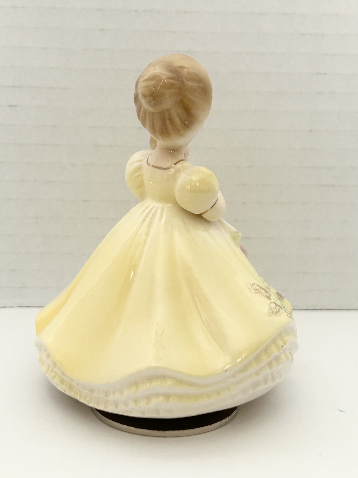 Josef Originals Mother & Baby Music Musical Box Figurine plays Brahms lullaby