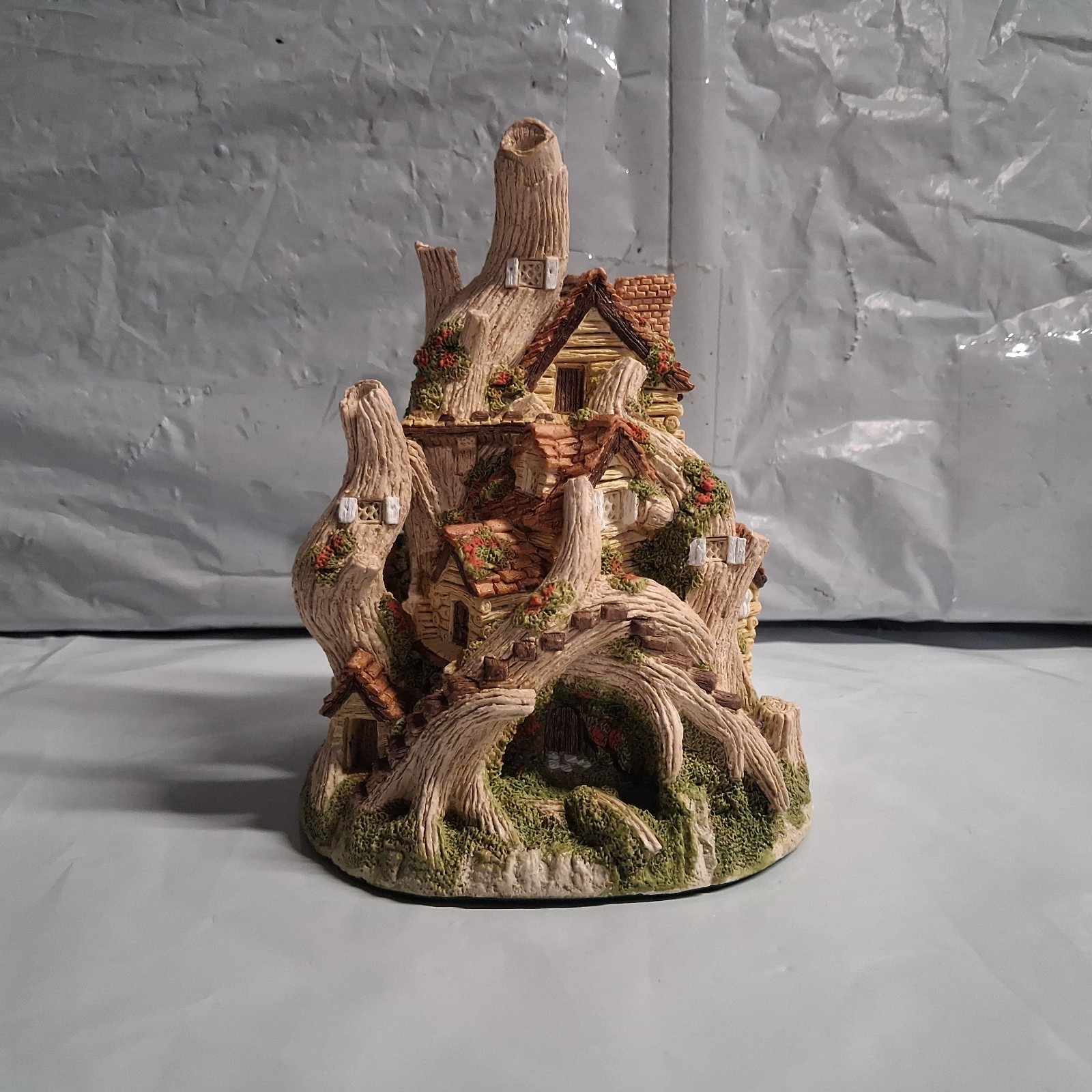 David Winter “The Wood Cutters Cottage”Hand Crafted in Great Britain-Box 1983