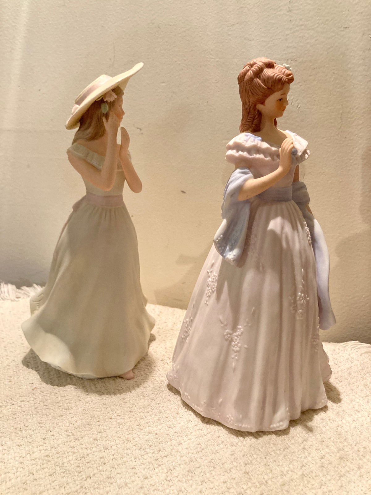 2 Homco Masterpiece Porcelain 9″ Figurines Belles Melanie 1996 & Sarah Jane 1998