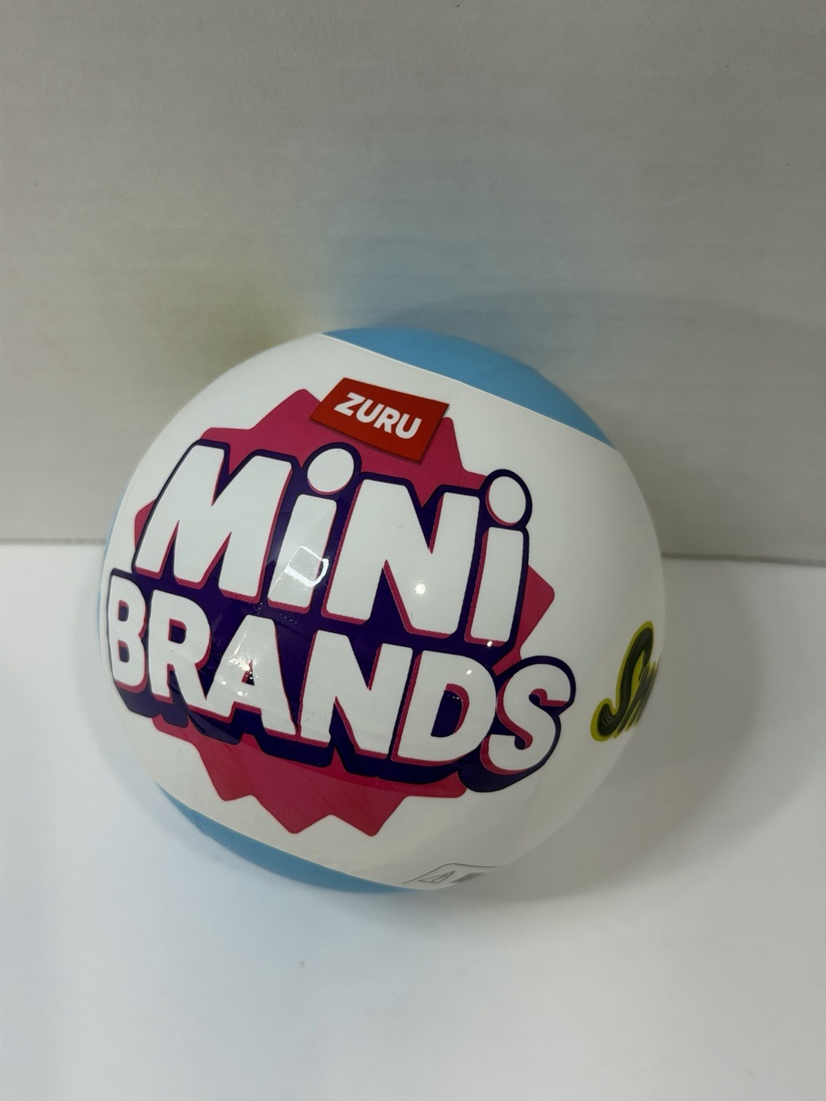 Mini Brands Sneaker Surprise Plastic Capsule Zuru 2024