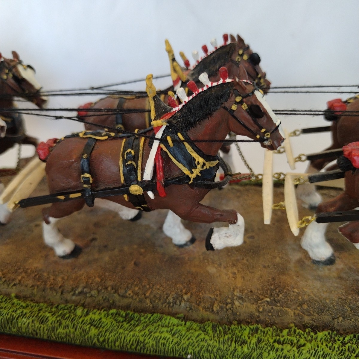 Vintage 2001 Danbury Mint Budweiser Clydesdales 21″ Statue w/Wooden Base