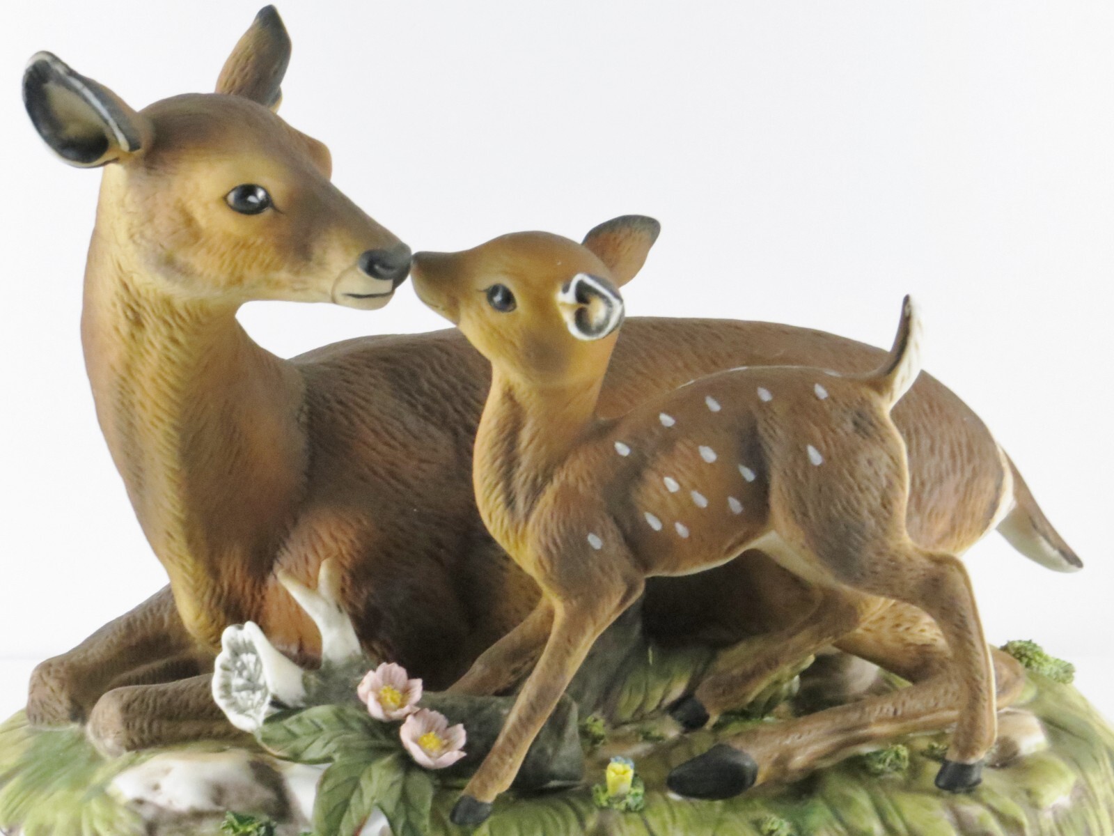 Deer Doe and Fawn HOMCO 1979 Masterpiece Porcelain 6″H x 8″L x 5″W