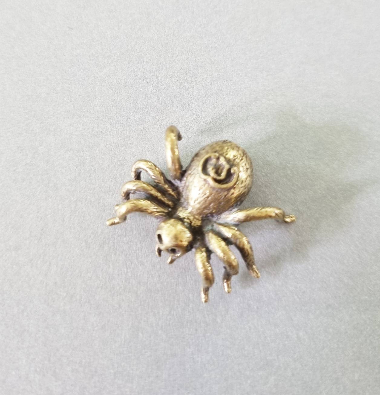 1 x Gold Mini Spider Figurine Insect Animal Decor Halloween Collect Model Carry
