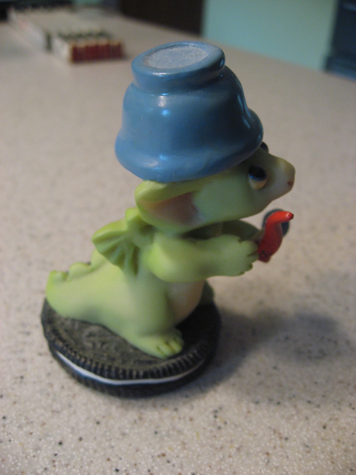 Real Musgrave Pocket Dragons Little Bow Figurine 2004