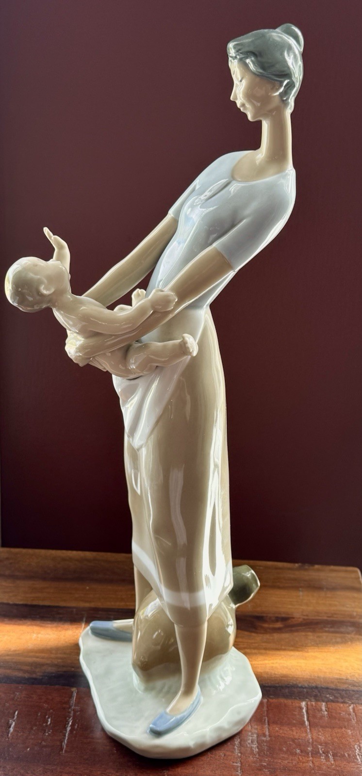 Vintage Lladro 4575 Motherhood Mother and Child Porcelain Figurine Spain Retired