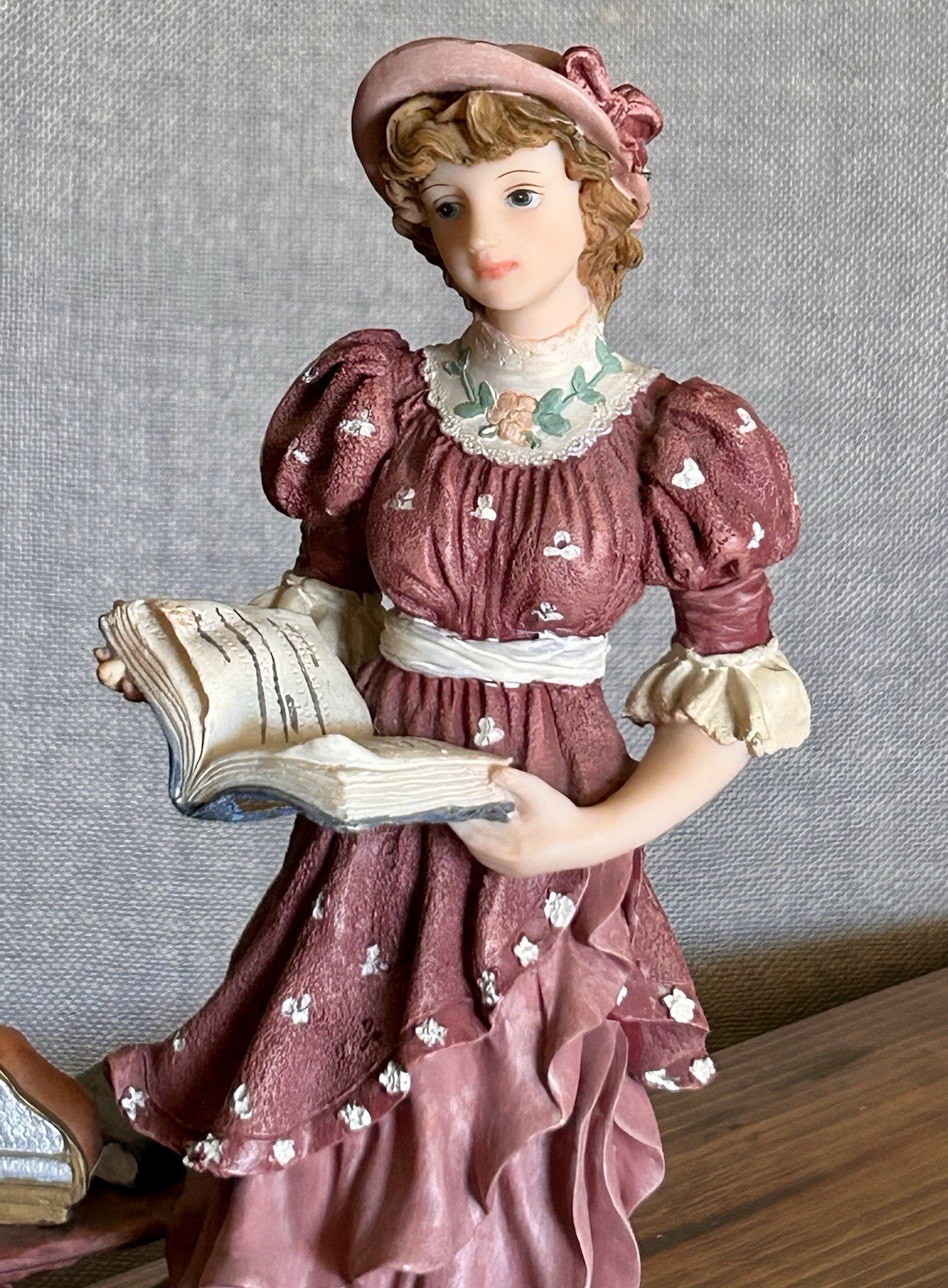Montefiori Collection Victorian Figure By Turtle King Corp.