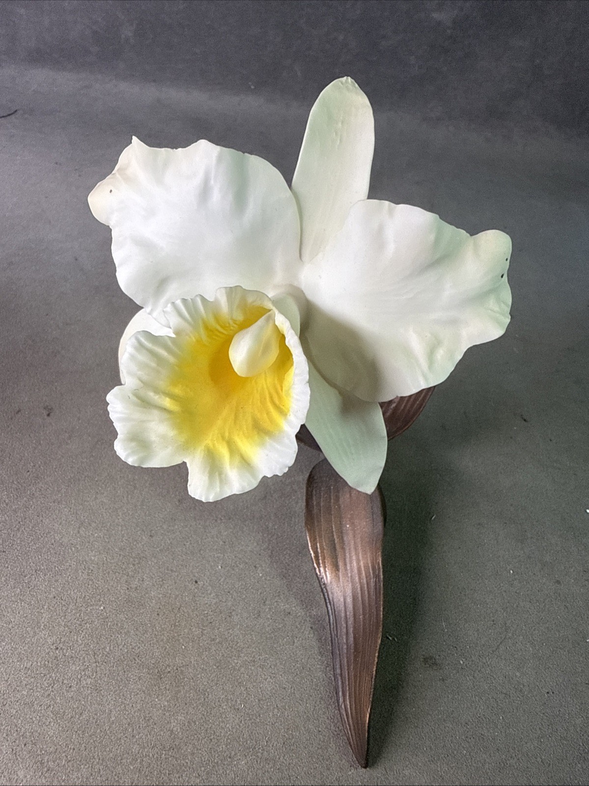 BOEHM PORCELAIN – WHITE AND YELLOW ORCHID FIGURINE – FLOWER METAL STEM & PETALS