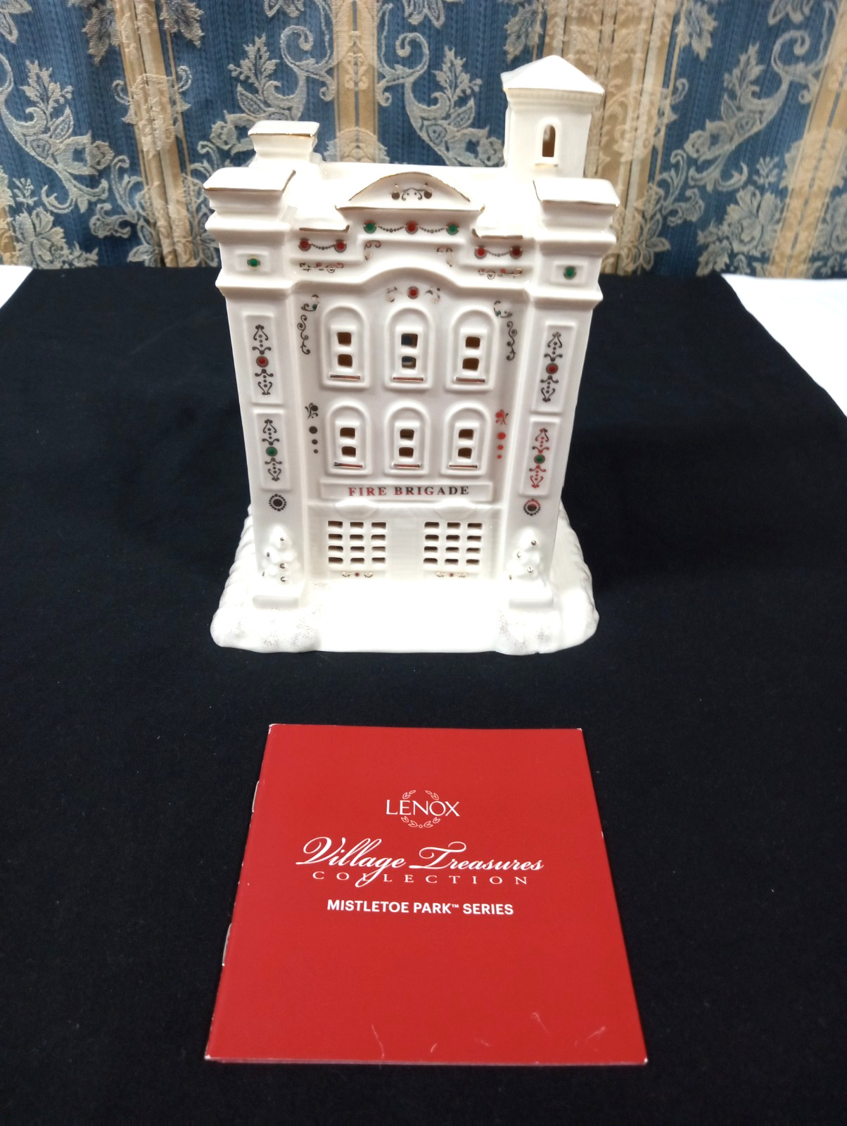 Lenox Mistletoe Park Macy’s From The Vault ‘Fire House’ W/Box