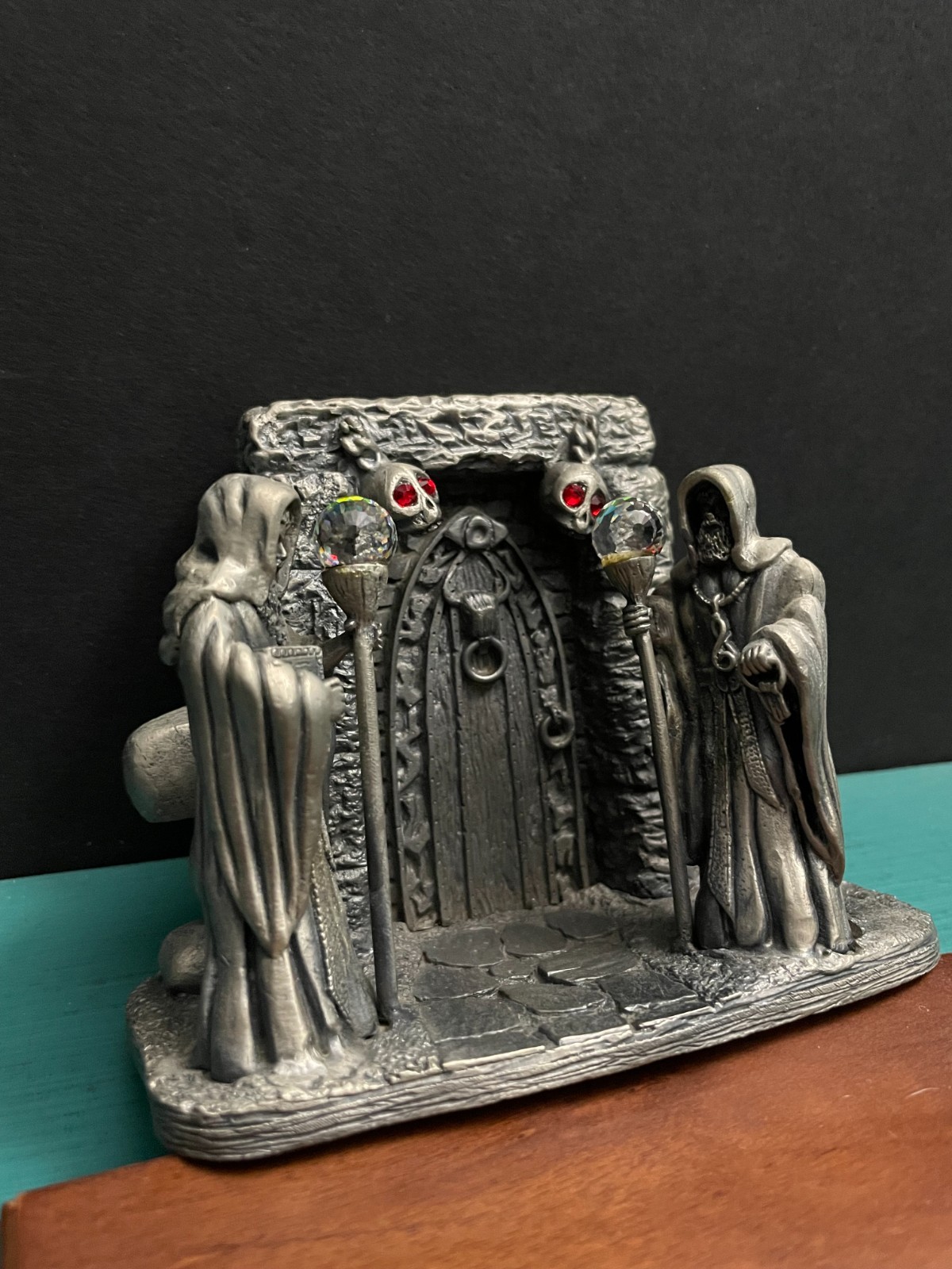 Tudor Mint Pewter Robed Celtic Druid Guardian Skull Portal Crystal Orb Statue