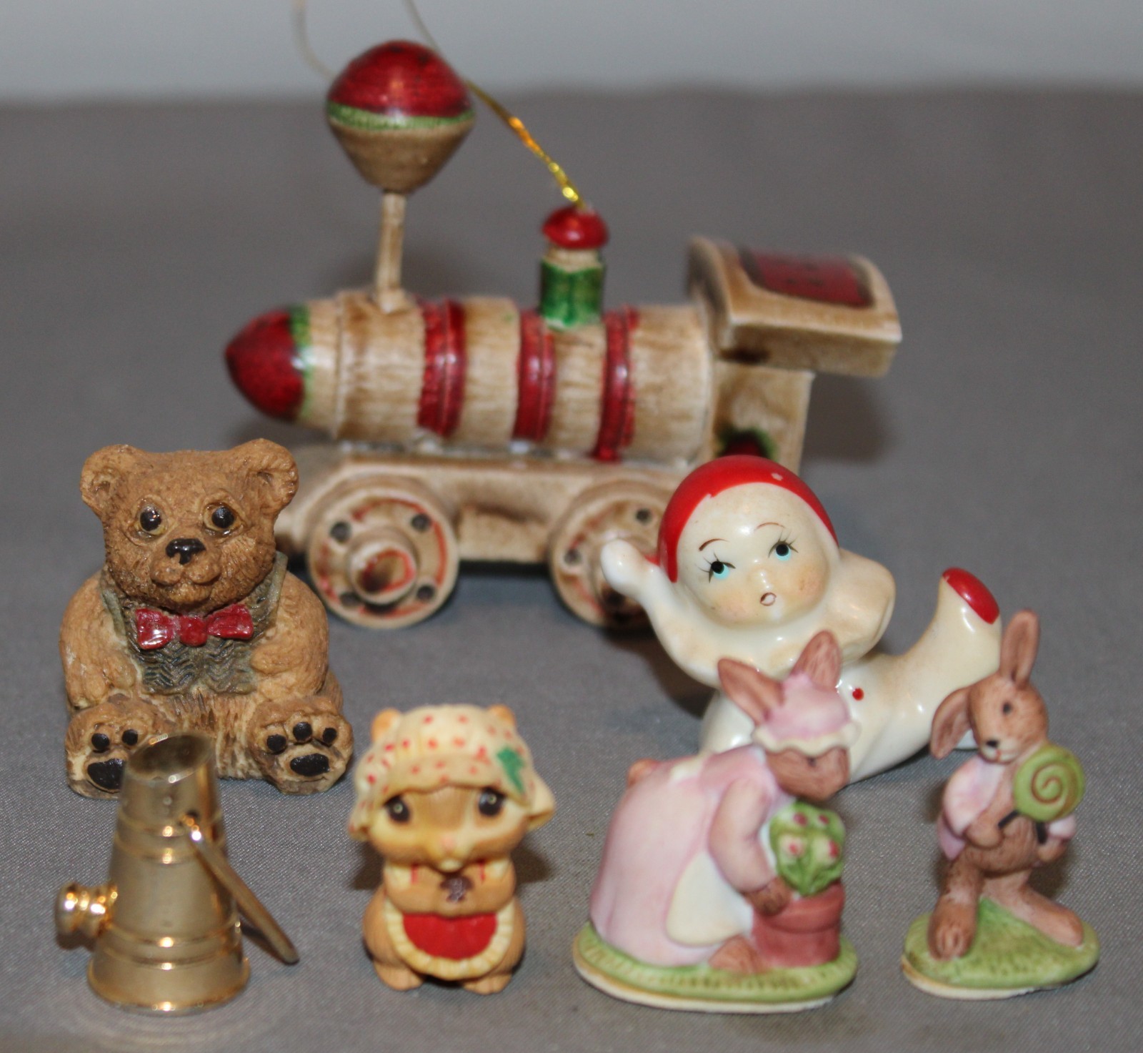 Mixed lot of 7 small Figurines, Includes Bunnies Train