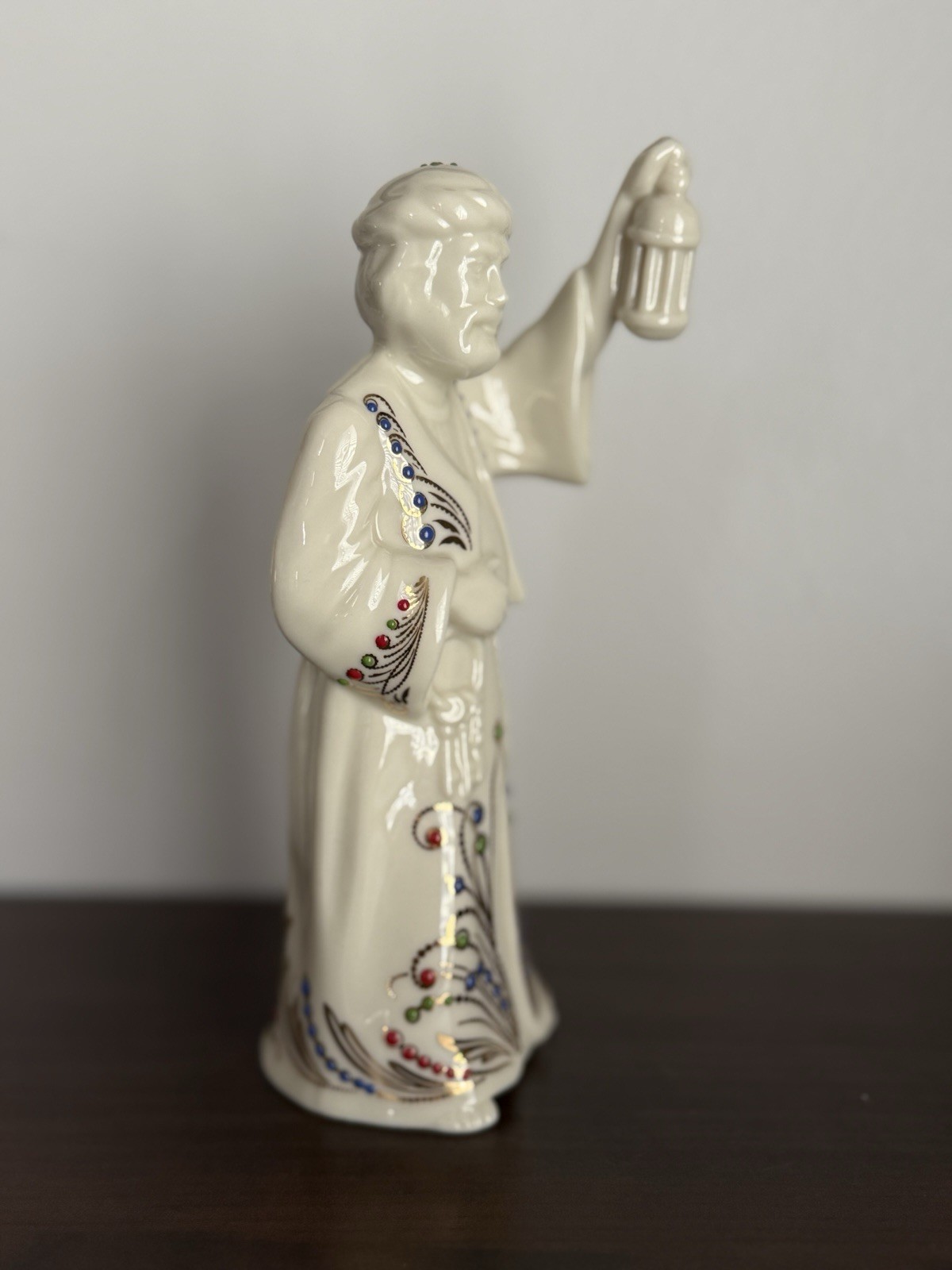 Lenox China Jewels Nativity Innkeeper Figurine Holding A Lanter