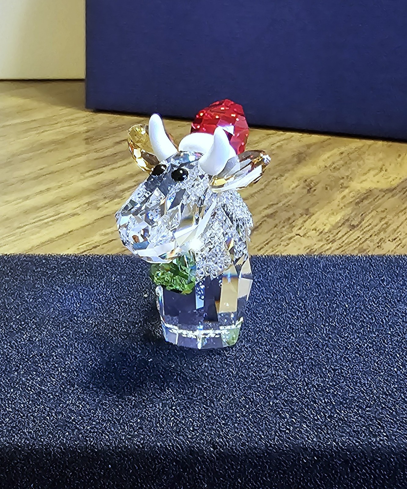 🎄Swarovski Crystal 2025 A.E., Lovlots, Christmas Holiday Mo Cow Figurine, NIB