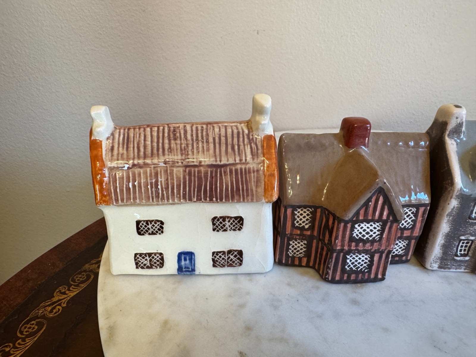 Vtg 4 Mudlen End Studio Miniature Ceramic Cottages England & 1 Putnam Heritage