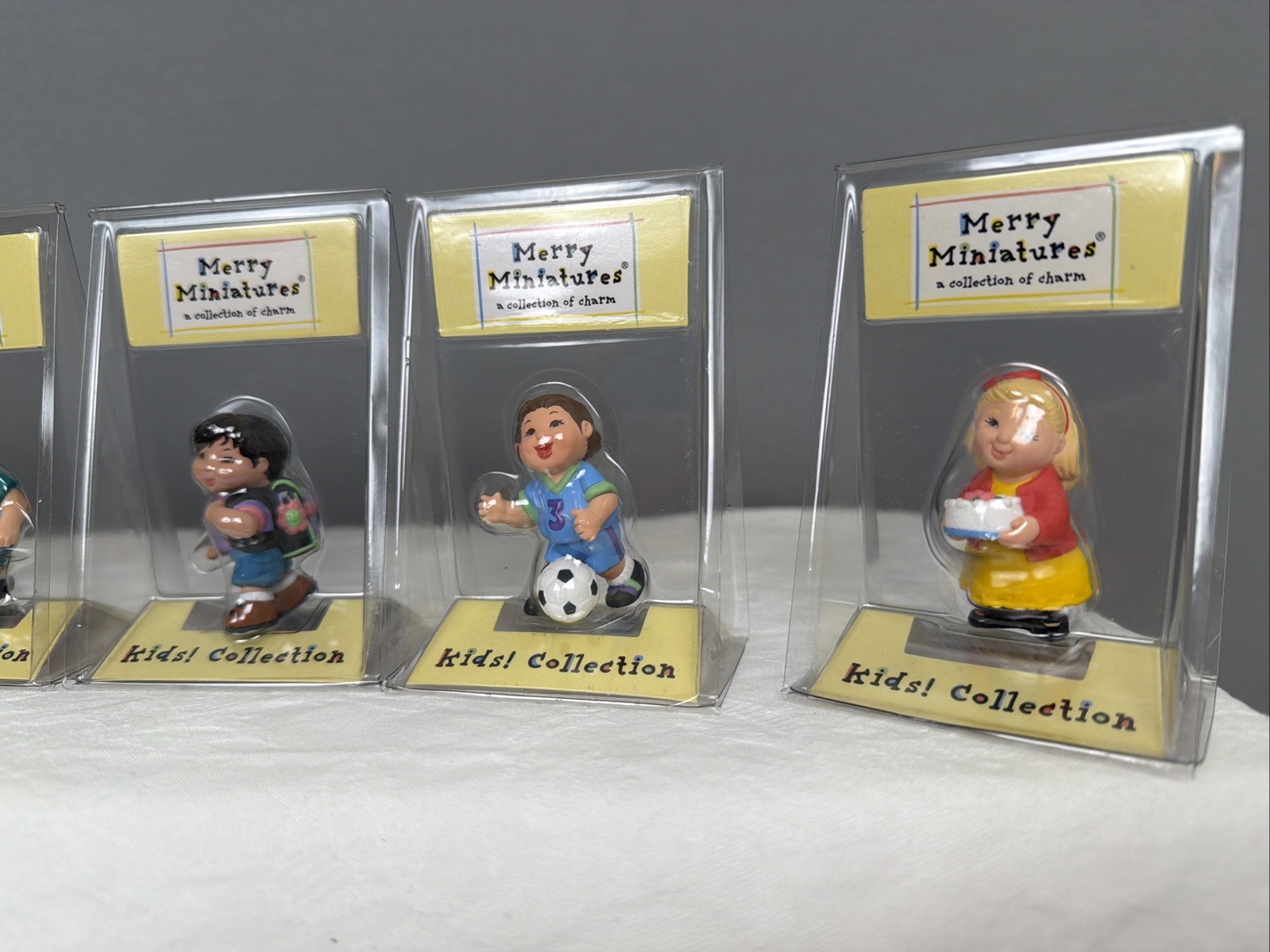 Hallmark 2000, 2002 Merry Miniatures Itty Bitty Bears And Kids Collect Lot Of 31