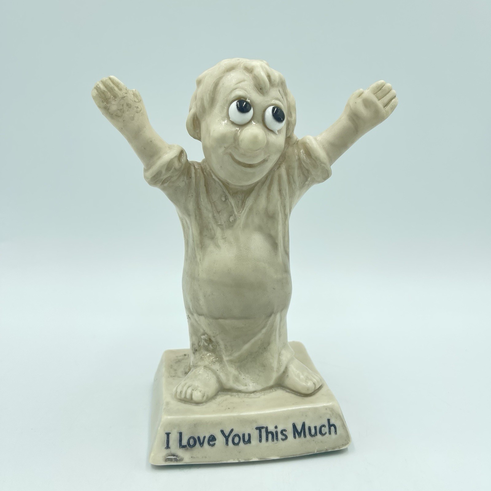 1970 Wallace & Russ Berries Man Figurine “I Love You This Much” 6 1/4″