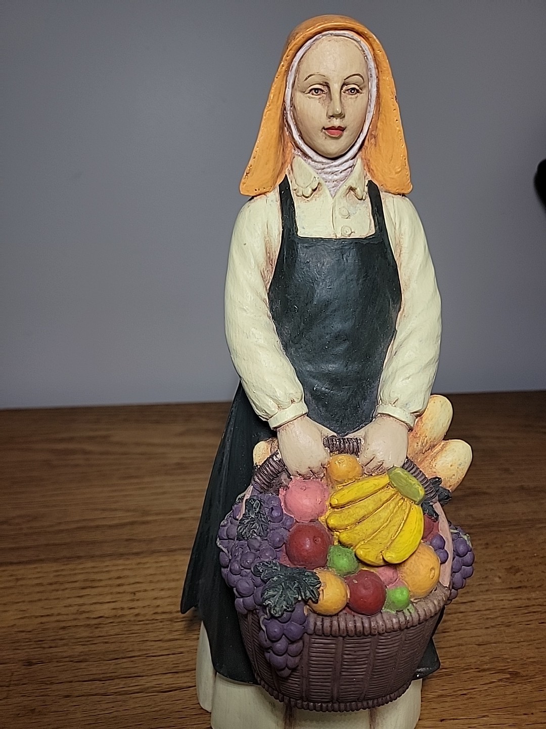 Vintage 12″ Tall Pilgrim Woman Statue Holding Fruit Basket Primitive Fall Decor