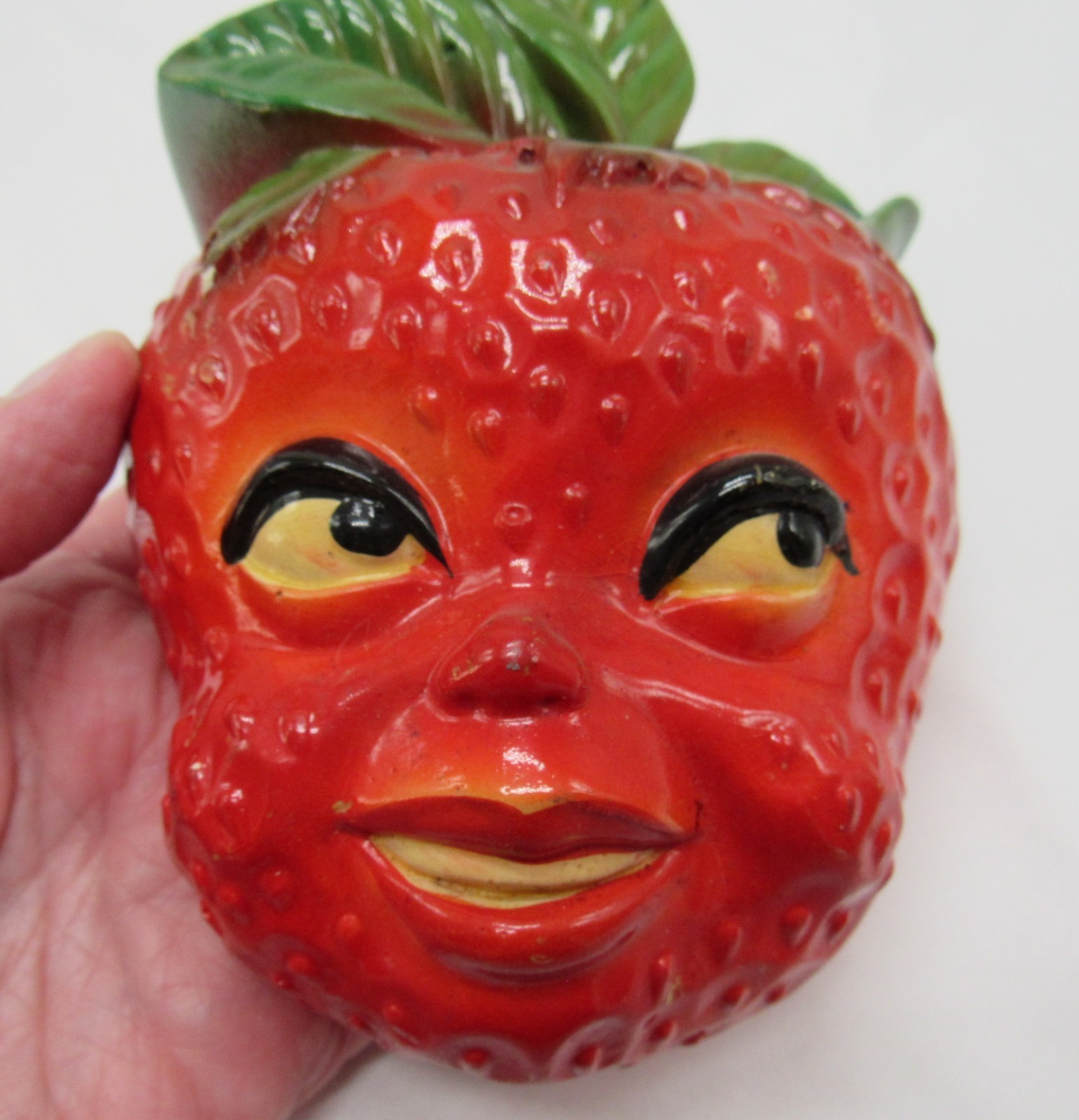 VTG Anthropomorphic Strawberry String Holder – Preowned