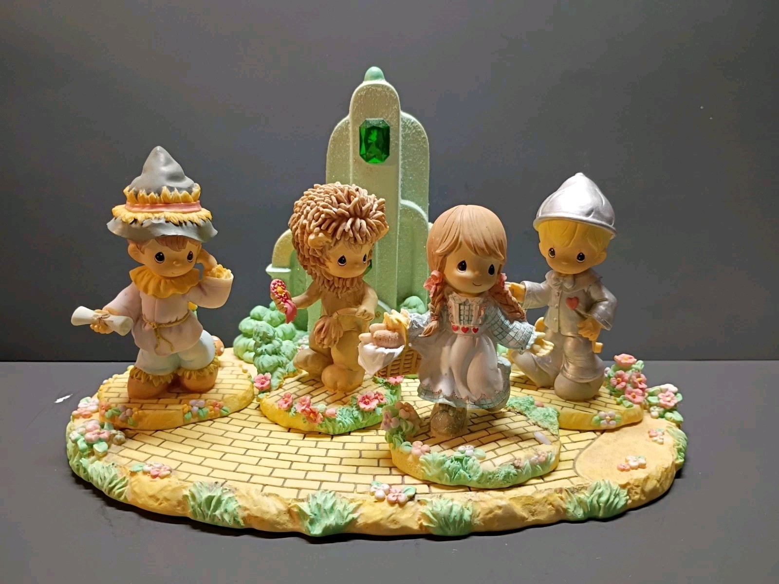 Precious Moments Wizard Of Oz Emerald City Skyline With Characters**Damaged **
