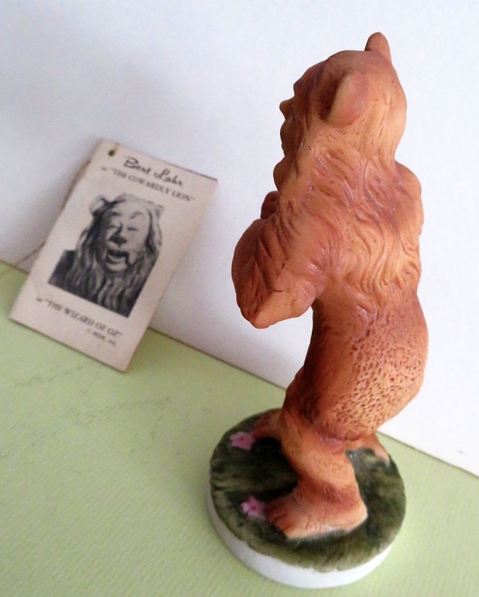 1974 MGM Seymour Mann Wizard of Oz Cowardly Lion 6″ Figurine Porcelain &Hang Tag