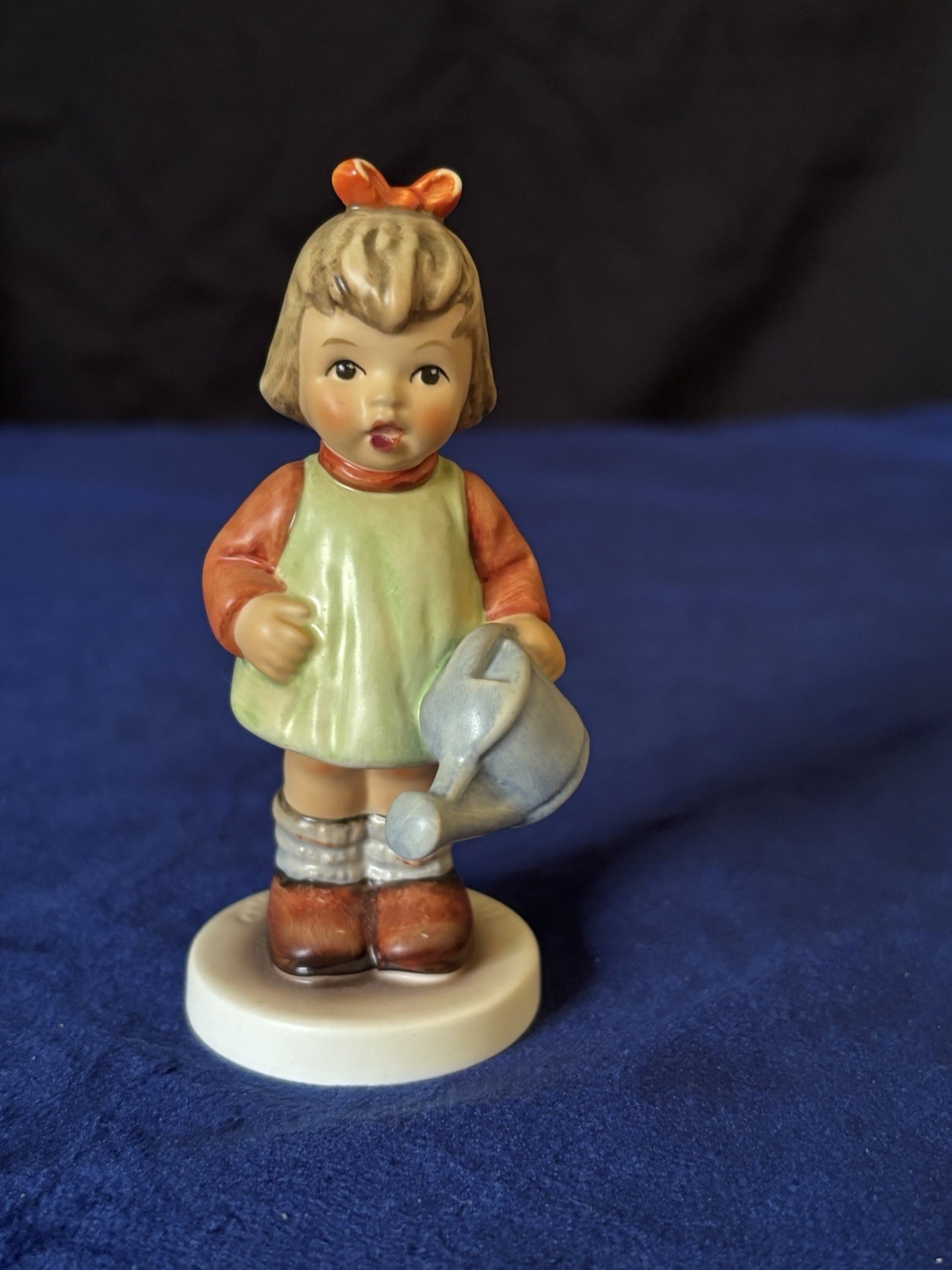 1996 Goebel Hummel Figurine Natures Gift #729 Excellent Shape