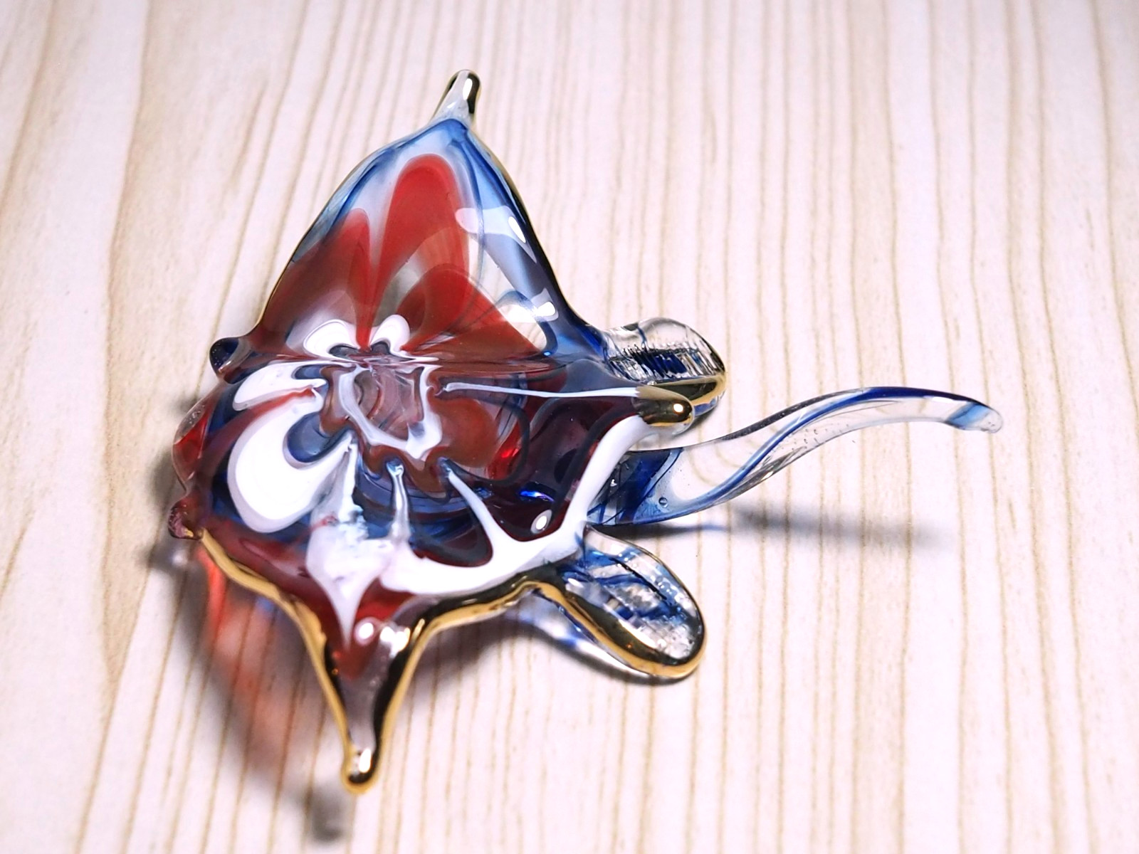 Blue Maroon Stingray figurine hand blown glass gold trim 3.25 in Gift aquarium