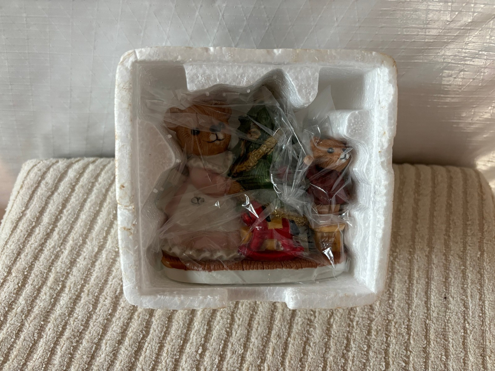 Home Interiors Homco bears with Christmas tree
