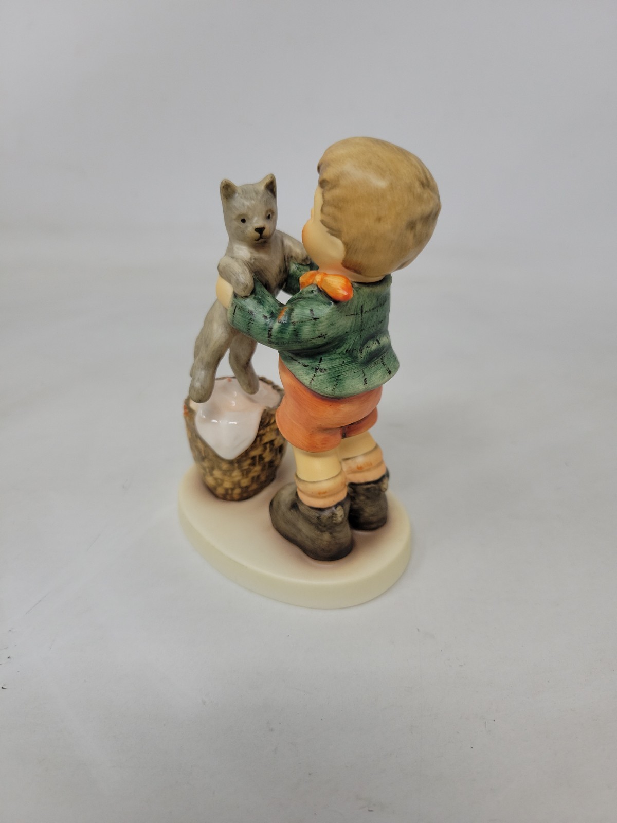 Vintage GOEBEL HUMMEL Figurine #2033 “KITTY KISSES” 2002 First Issue