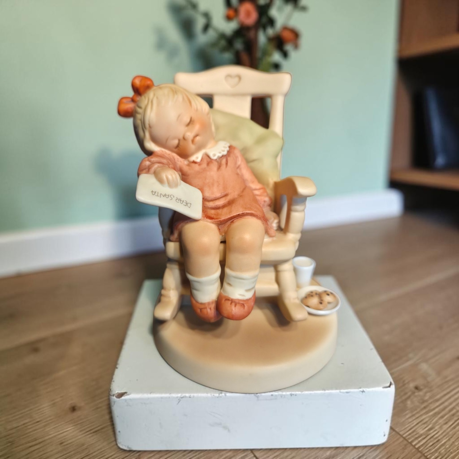 Vtg Lucie Attwell Figurine Memories of Yesterday Welcome Santa 4.75″Enesco 1988