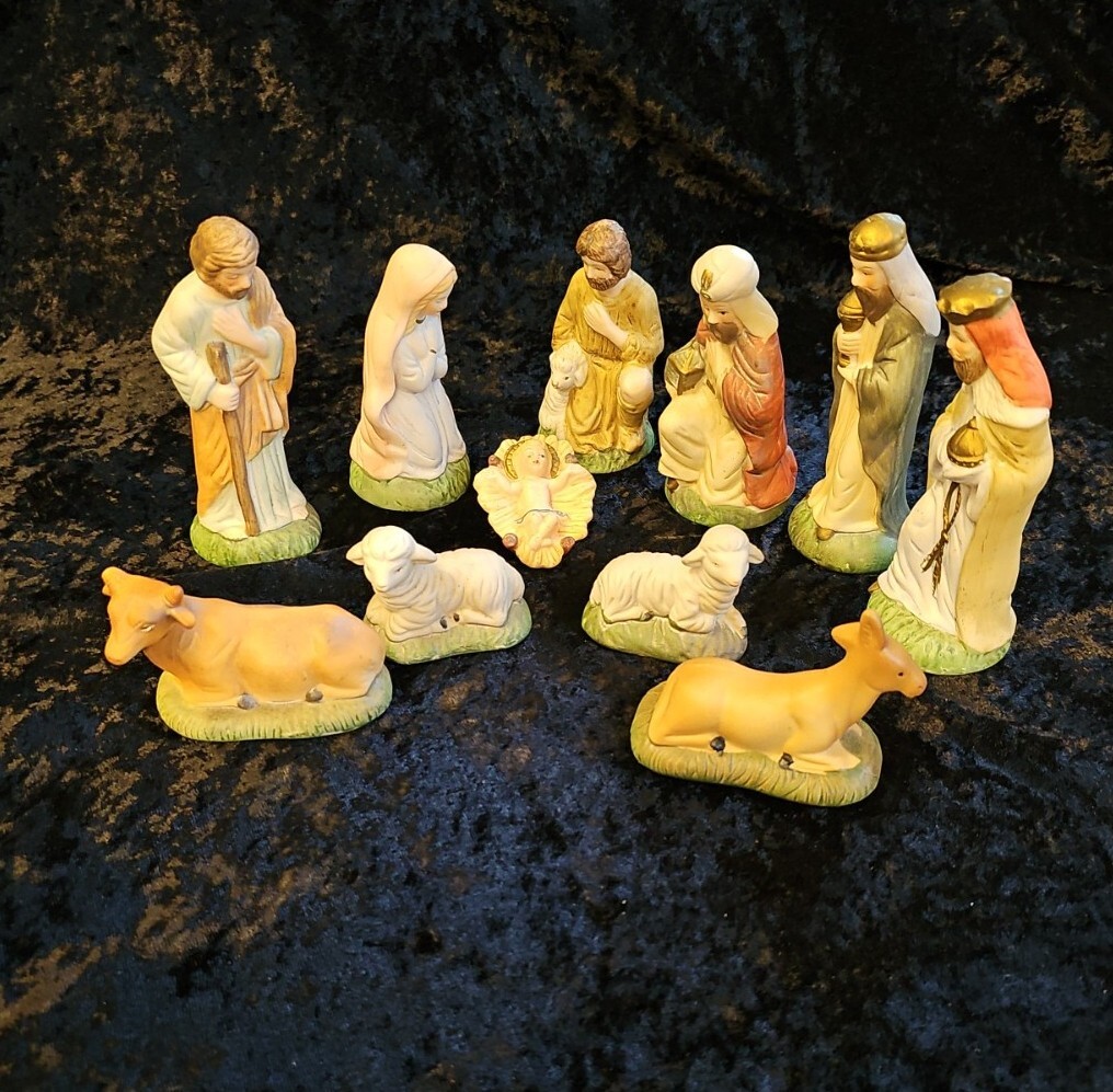 Christmas Nativity Complete 11 Piece Set EXCELLENT USED CONDITION Baby Jesus