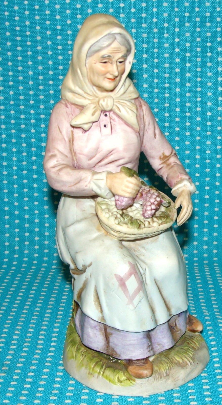 Vtg Homco Porcelain Old Lady With Basket Of Grapes Figurine #1433 VgC