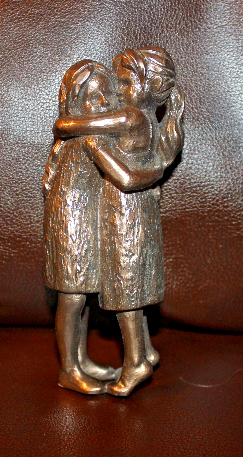 Friendship Forever Girls Hugging Figurine – – NEW IN BOX
