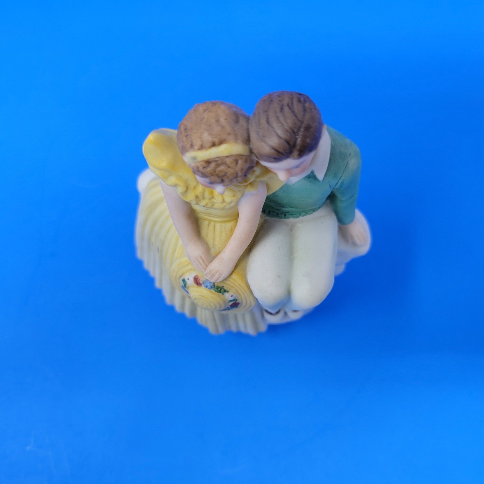 Vintage 1989 Danbury Mint Young Love Porcelain Figurine Couple on Cloud MBI