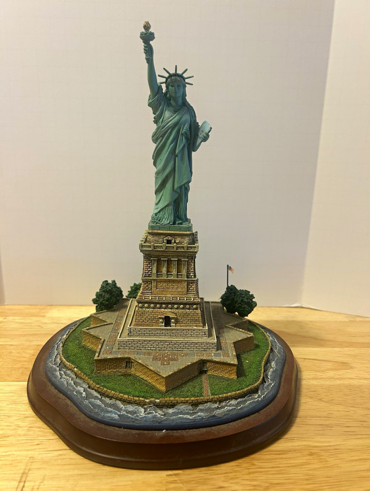 Statue of Liberty Resin Figurine Model Display w/ Wooden Base Green Brown