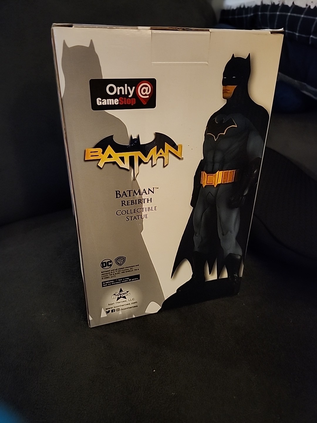 DC BATMAN REBIRTH GAMESTOP EXCLUSIVE STATUE WITH BOX And Limited Edition #671!