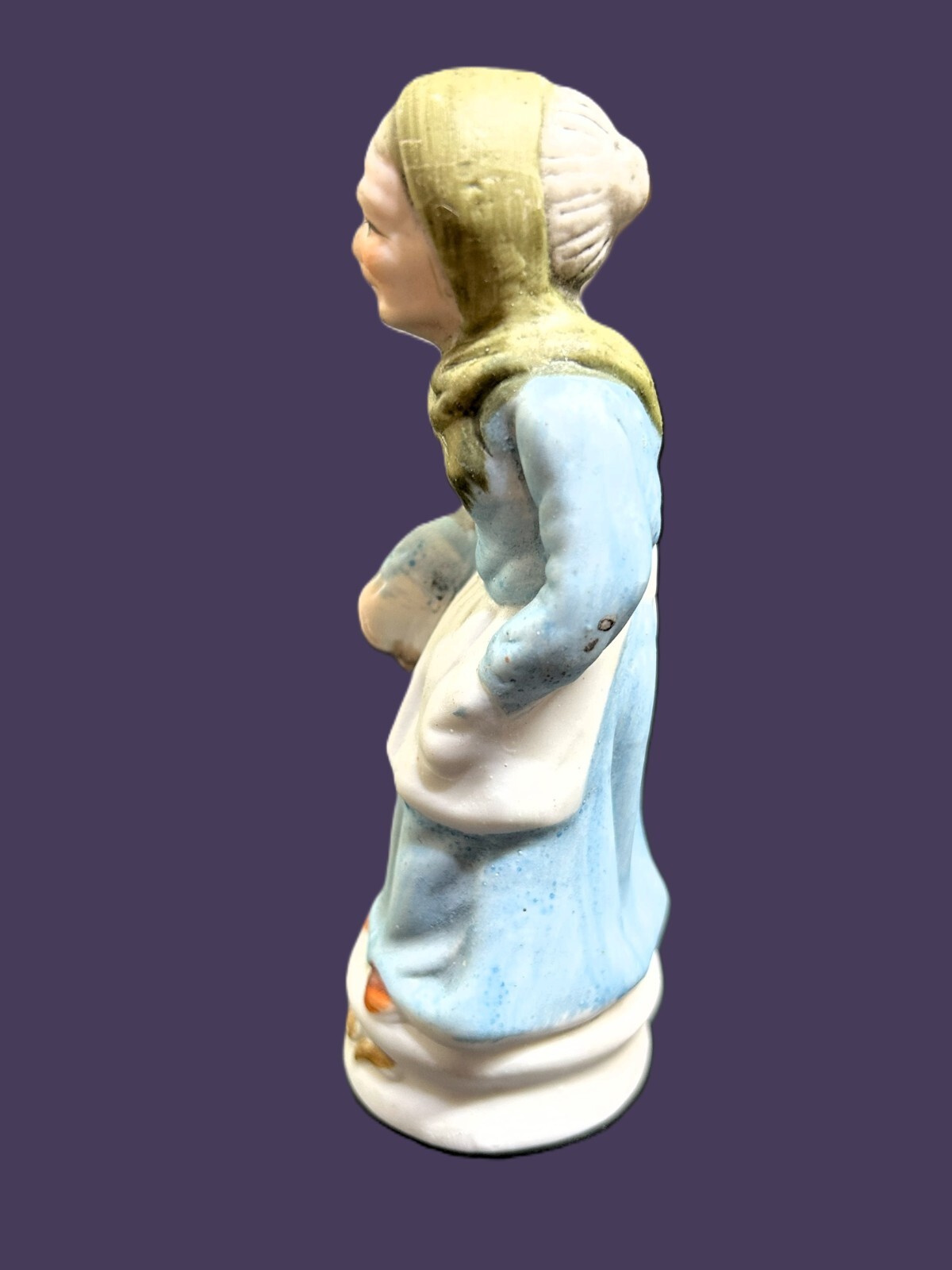 VINTAGE OLD WOMAN WITH FRUIT BASKET FIGURINE