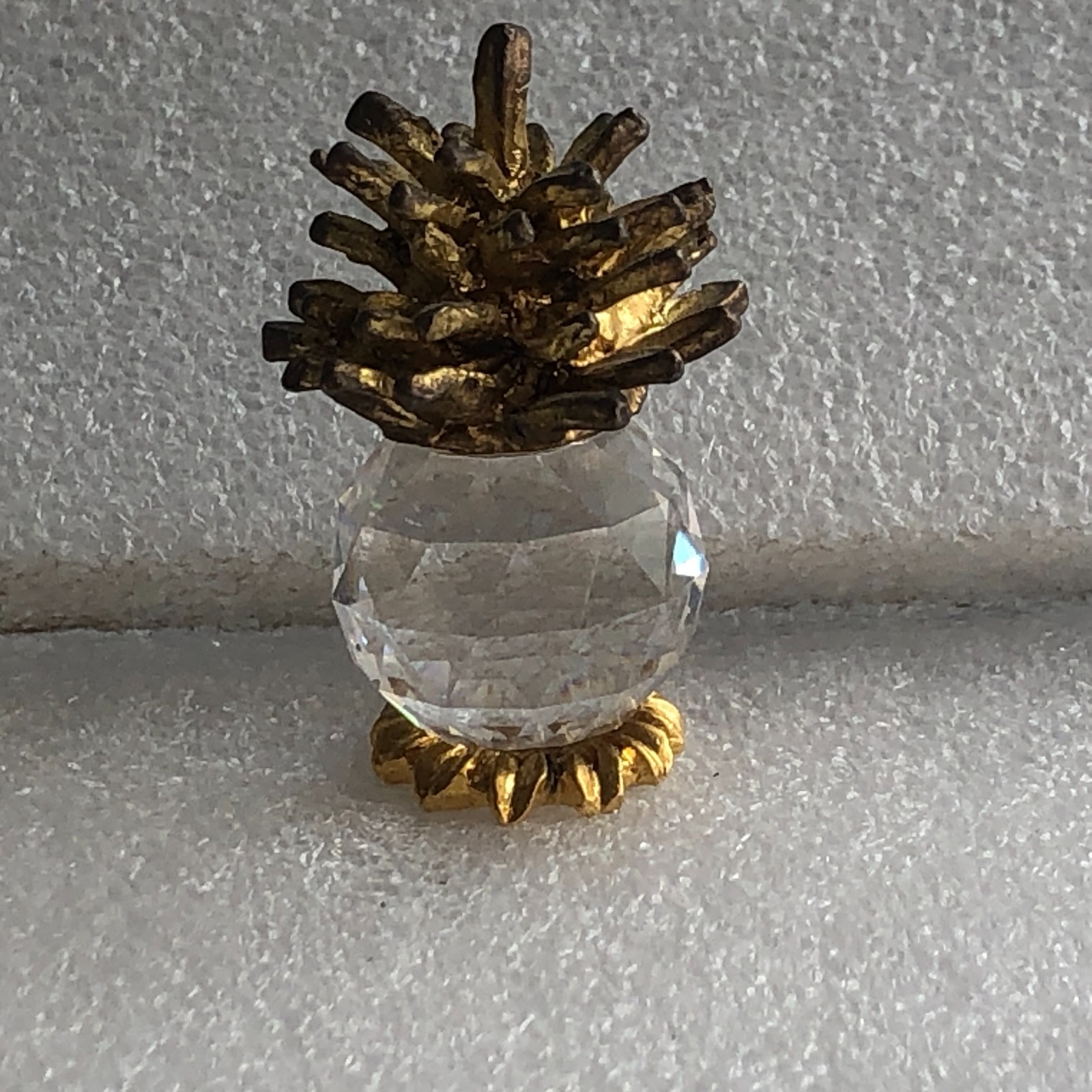Kenzo Atari Mini Crystal Pineapple Fruit w/Gold Toned Leaves 1″ Tall 1990’s